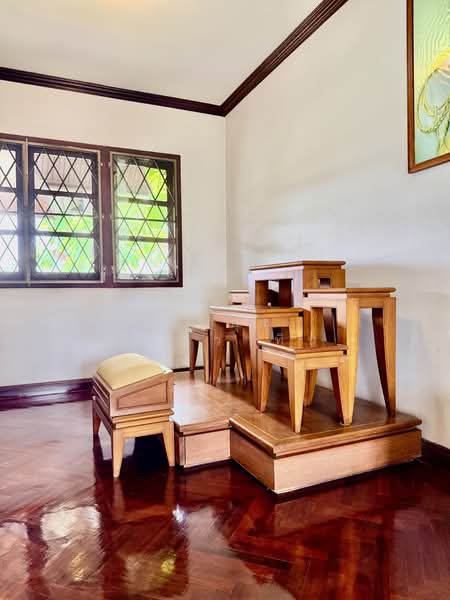 Kritsada Nakron 18, Bangkok