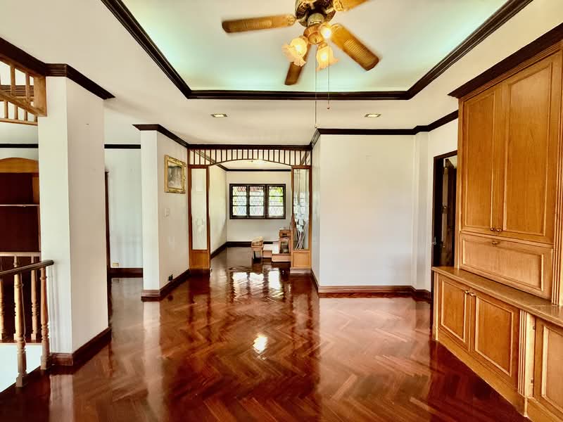 Kritsada Nakron 18, Bangkok