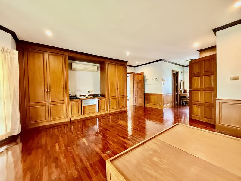 Kritsada Nakron 18, Bangkok