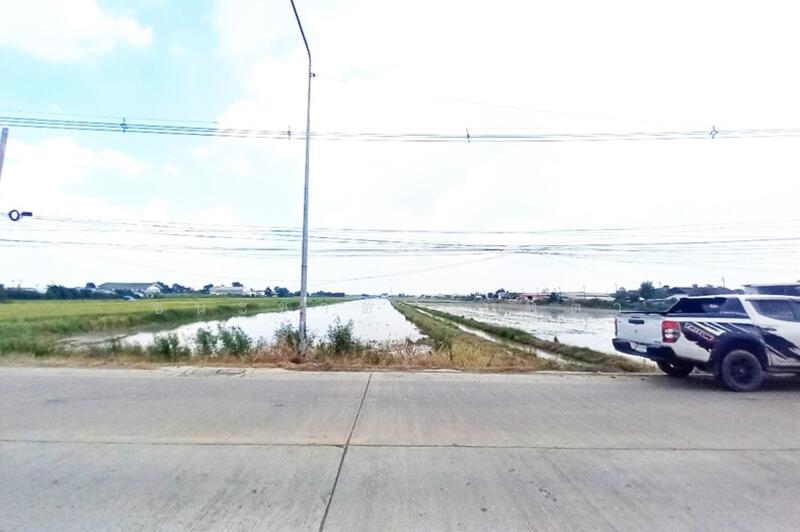 ถนนเลียบตะวันออกคลอง7, Pathum Thani