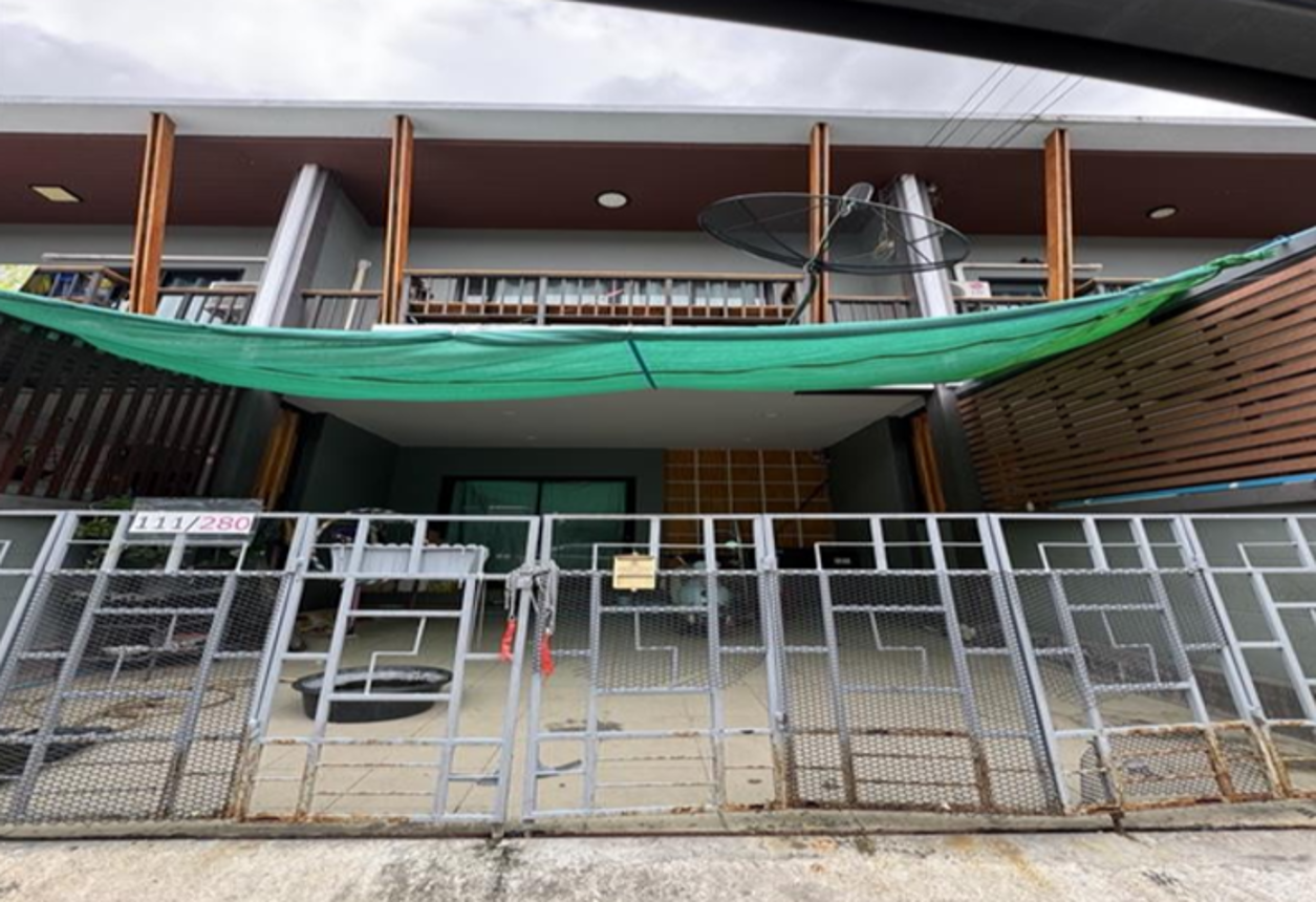 Townhouse in Ban Bung, Chonburi