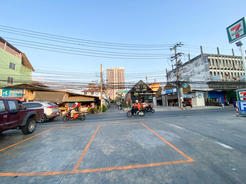 ที่ดินพัฒนาการติดถนนใหญ่, Bangkok