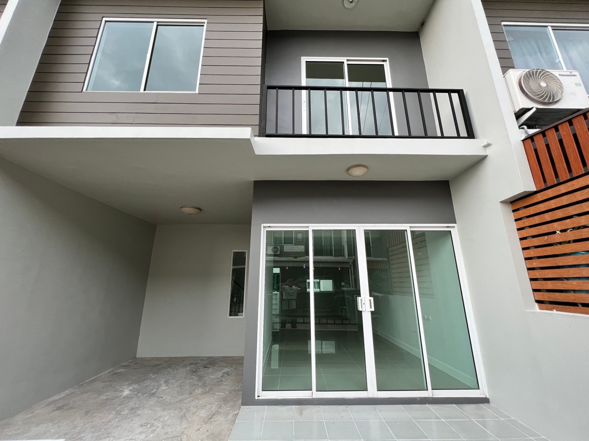 ทาวน์เฮ้าส์ หมู่บ้านเดอะ คัลเลอร์ส วงแหวน-ราชพฤกษ์ บางบัวทอง นนทบุรี