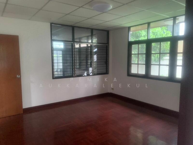 Seri Villa, Bangkok