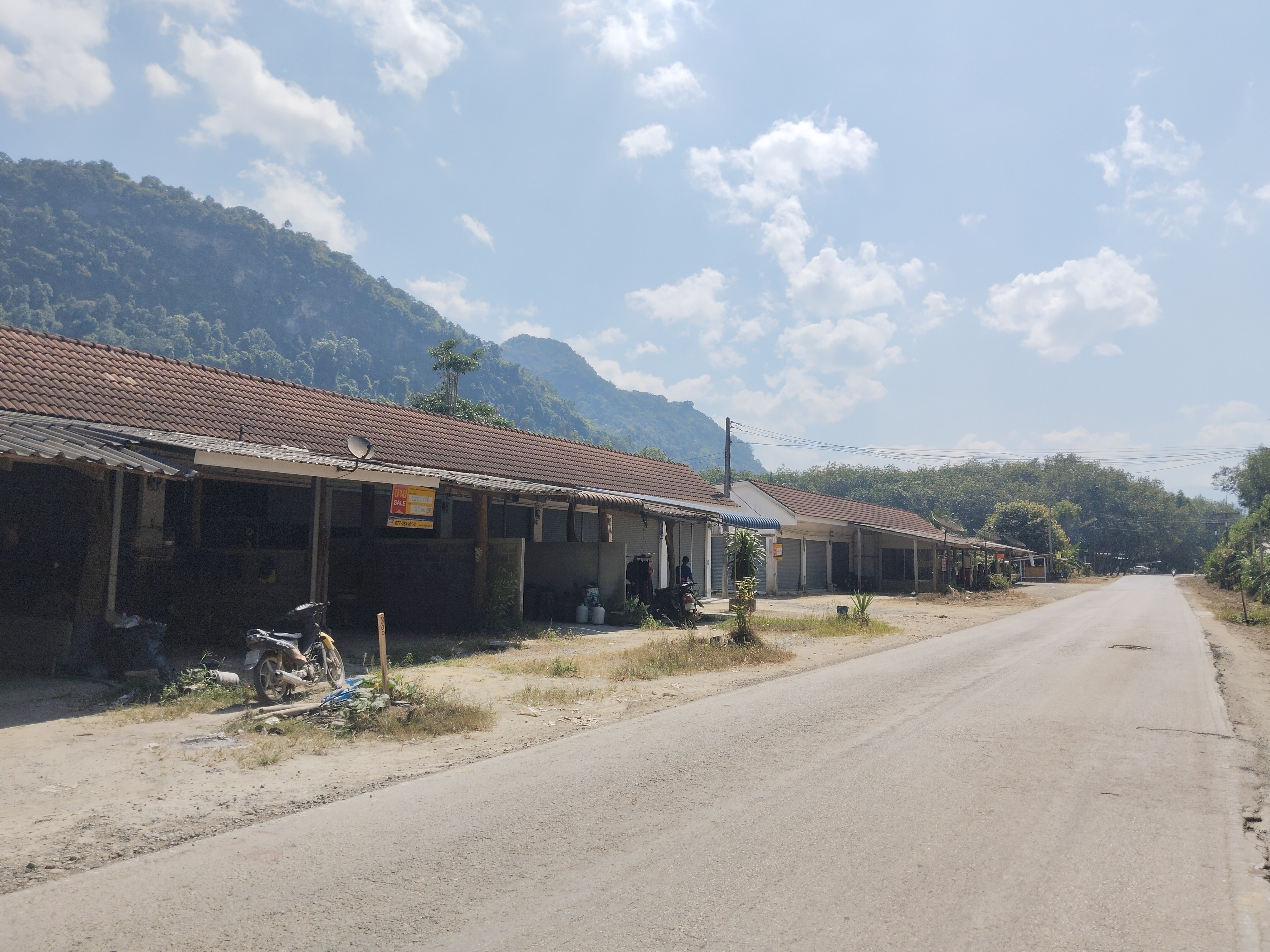 อาคารพาณิชย์ บ้านวังไทร-บ้านวารี สุราษฎร์ธานี