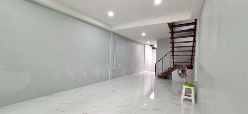 ทาวน์เฮ้าส์ 2 ชั้น 15.4 ตร.ว. ทาวน์เฮ้าส์ ใกล้ศูนย์การค้า ฟอร์จูน ทาวน์ ซอยรัชดาภิเษก3, Bangkok