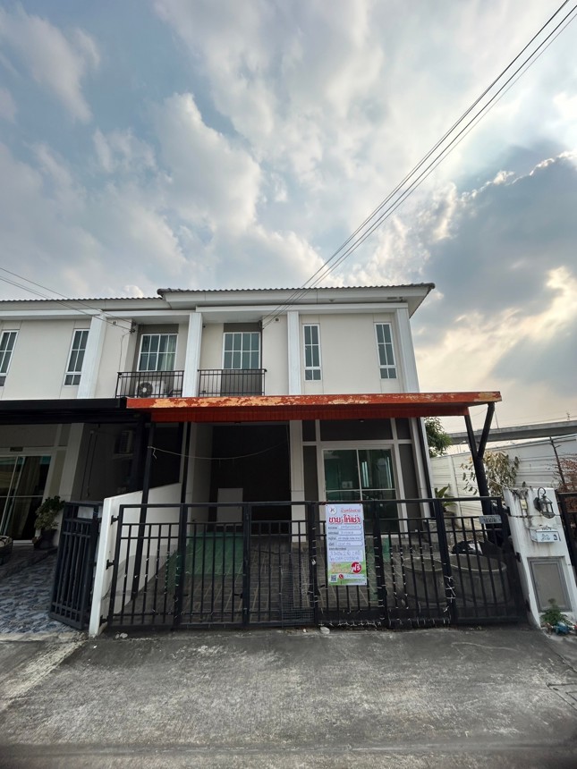 Townhouse in The Connect community, Rama 9 Ring Road, Elevated Bridge, Bangkok