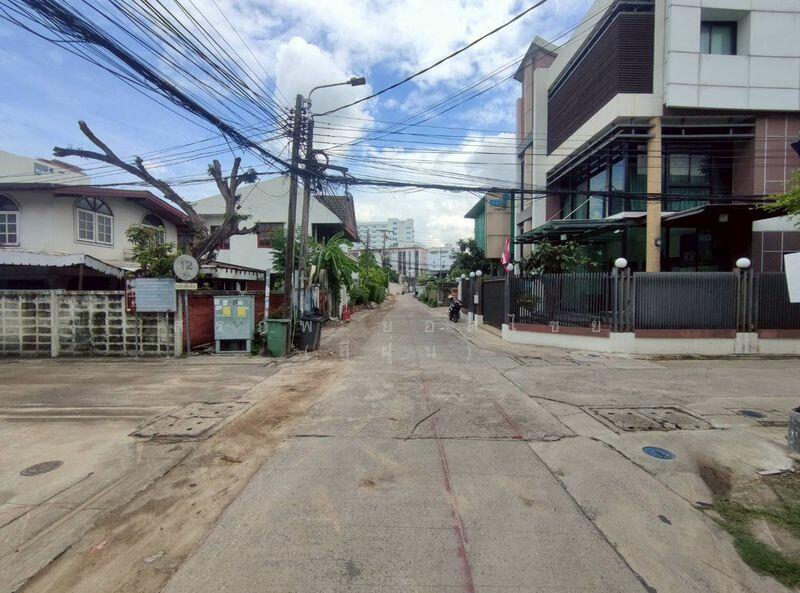 ขายบ้านเดี่ยว 2 ชั้น หลังมุม ใกล้เดอะมอลล์งามวงศ์วาน เนื้อที่ 65 ตารางวา แขวงบางเขน เขตเมืองนนทบุรี, Nonthaburi