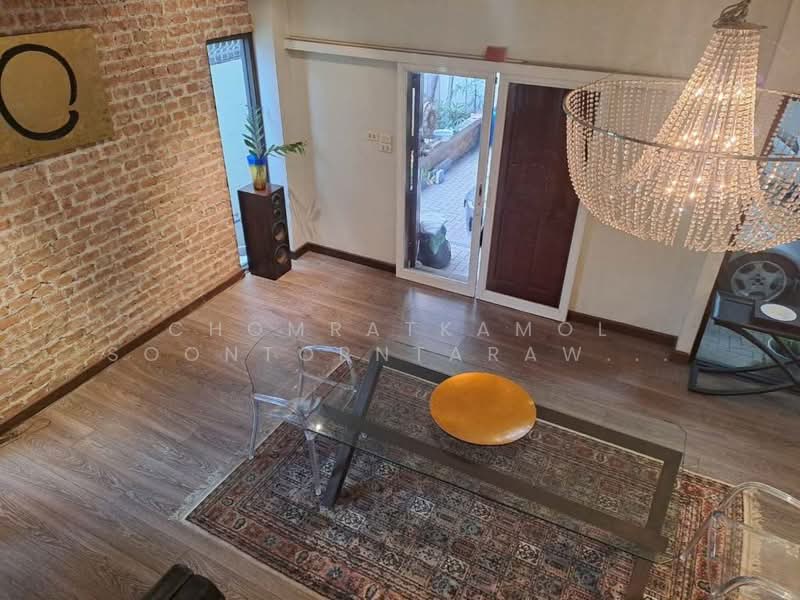 Baan Arthit, Bangkok