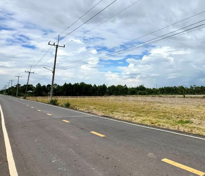 13 rai of land for sale in Muang Mai, adjacent to a paved road, 1.7 km from Highway 3378,, Chachoengsao