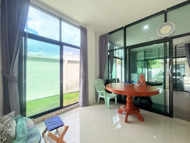 Flora Wongsawang, Nonthaburi