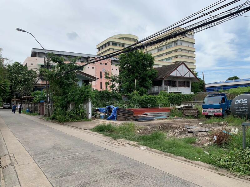 Land for sale at Ratchadaphisek 32, Bangkok