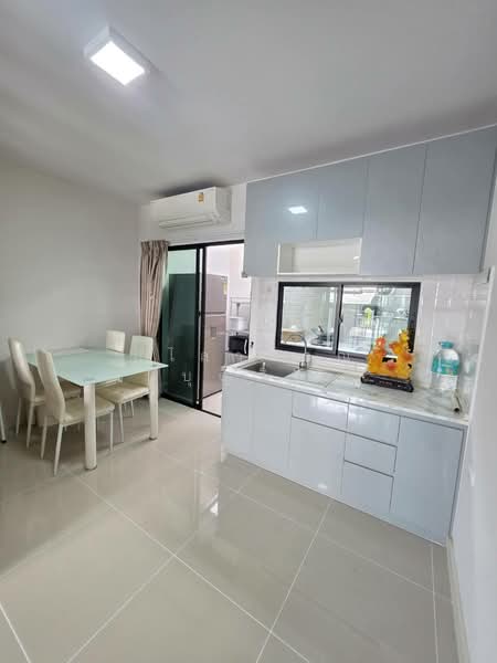 Baan Klang Muang Srinakarin – Onnut, Bangkok