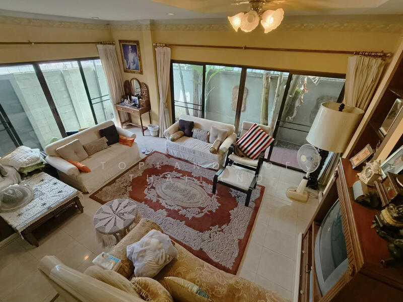 Baan Mak Mai Watcharapol, Bangkok