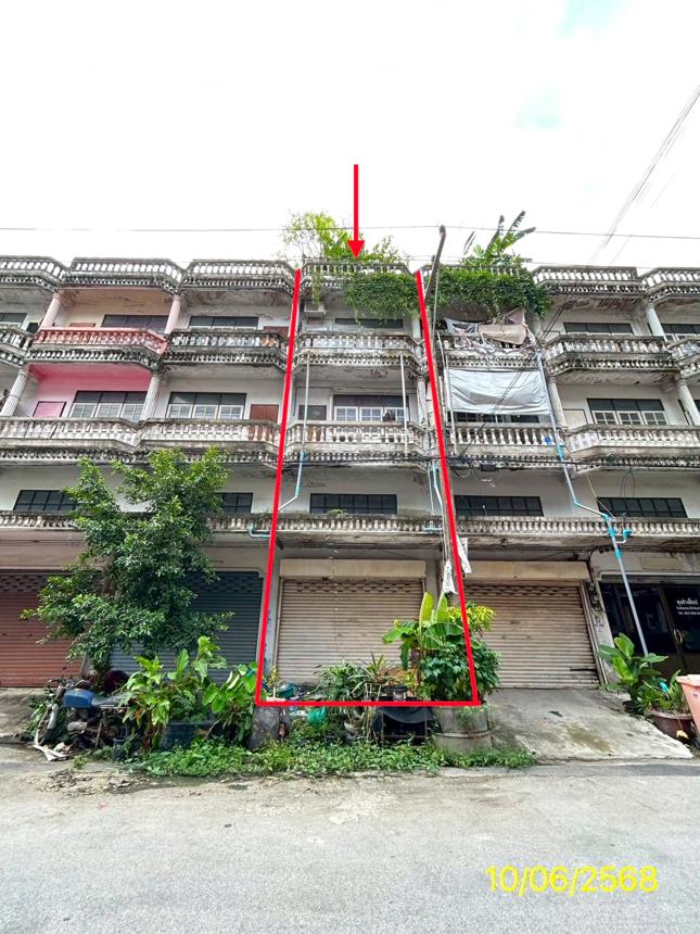 Commercial Building, Chatwalyong Market, Lam Luk Ka, Pathum Thani