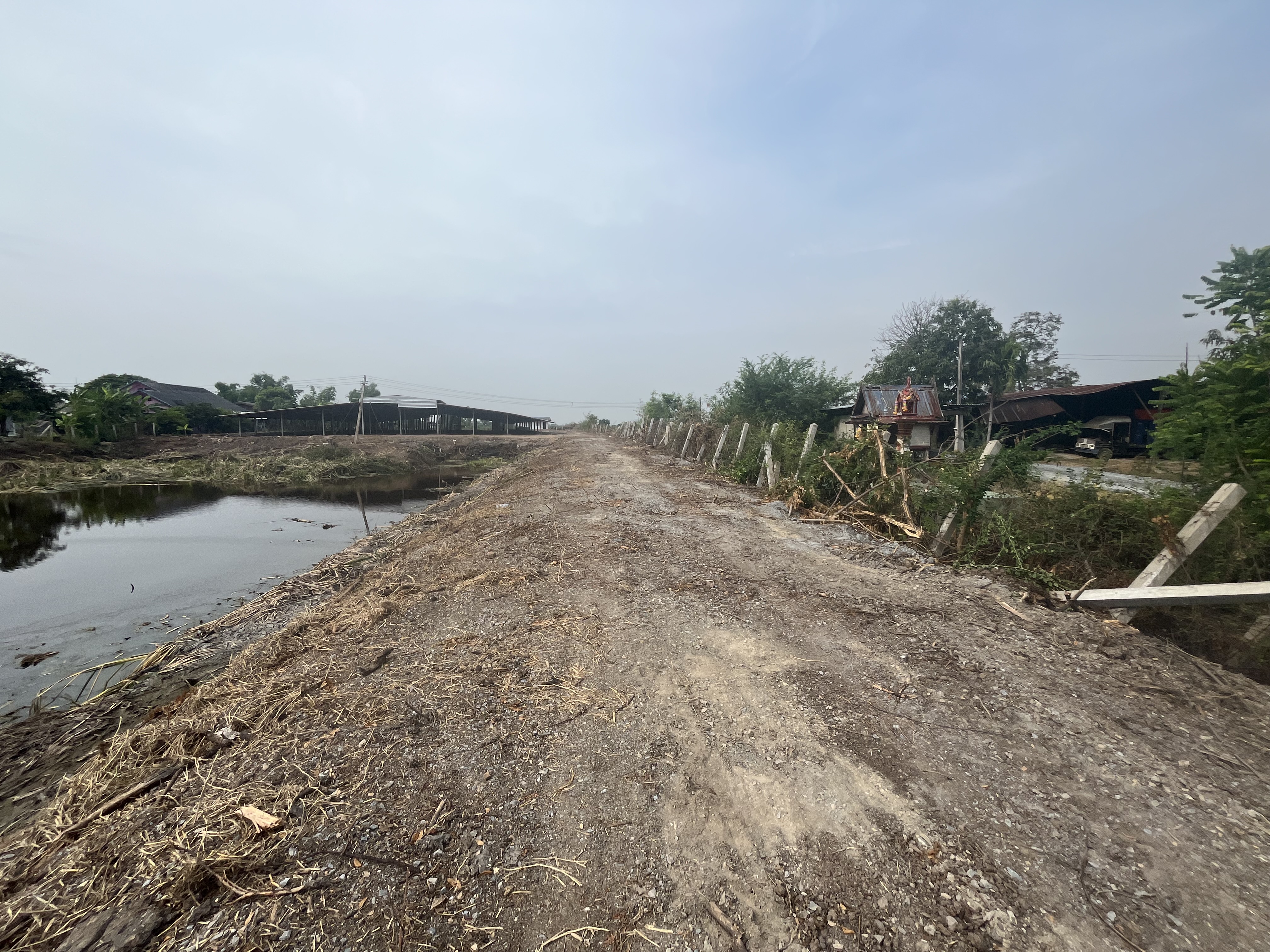บ้านพักอาศัย พร้อมโรงเรือนเลี้ยงเป็ด สุพรรณบุรี