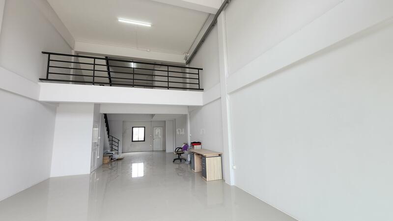 ทาวน์โฮม 3 ชั้นครึ่ง ถนนลำลูกกาคลอง3 ใกล้โรงพยาบาลสินแพทย์, Pathum Thani