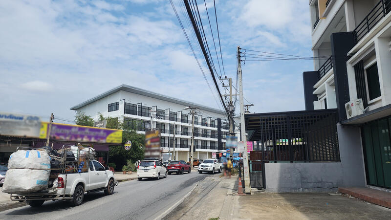 ทาวน์โฮม 3 ชั้นครึ่ง ถนนลำลูกกาคลอง3 ใกล้โรงพยาบาลสินแพทย์, Pathum Thani