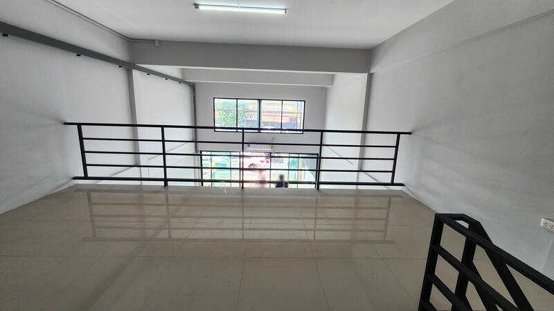 ทาวน์โฮม 3 ชั้นครึ่ง ถนนลำลูกกาคลอง3 ใกล้โรงพยาบาลสินแพทย์, Pathum Thani