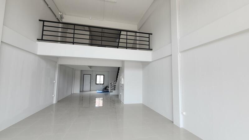 ทาวน์โฮม 3 ชั้นครึ่ง ถนนลำลูกกาคลอง3 ใกล้โรงพยาบาลสินแพทย์, Pathum Thani