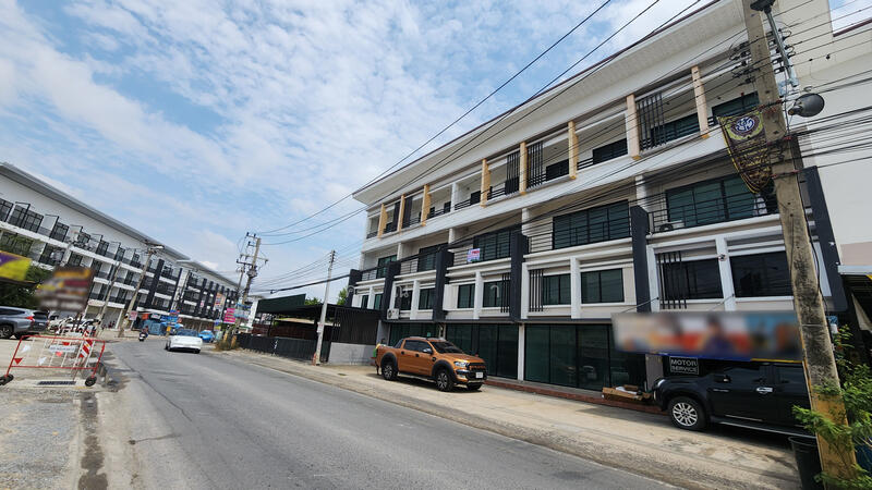 ทาวน์โฮม 3 ชั้นครึ่ง ถนนลำลูกกาคลอง3 ใกล้โรงพยาบาลสินแพทย์, Pathum Thani