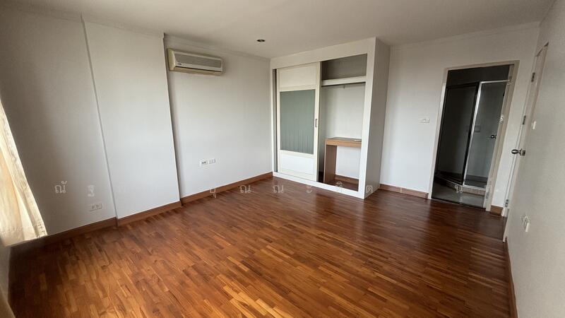 Baan Siri Sathorn Suanplu, Bangkok