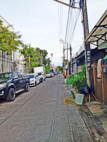 2-Bedroom Townhouse, Bangkok