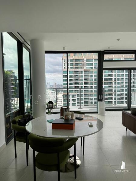 Tait Sathorn 12, Bangkok