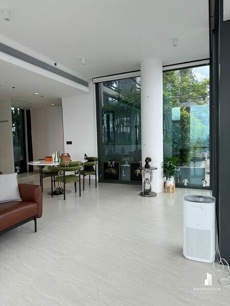 Tait Sathorn 12, Bangkok