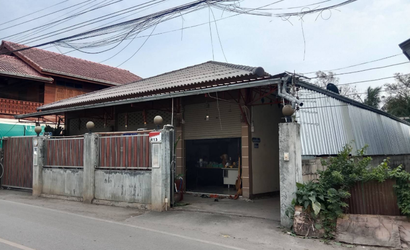 House for sale in Mae Sot, Tak Province.
- 3 ห้องนอน 2 ห้องน้ำ
- พื้นที่ 150 ตารางวา
- พื้นที่ใช้สอย 120 ตารางวา
- มี 2 คัน
- มี 1 ห้องครัว
- มี 1 ห้องนั่งเล่น
- มี 1 ห้องออกกำลังกาย
- มี 1 ห้องเก็บของ
- มี 1 ห้องเก็บของ
- มี 1 ห้องเก็บของ
- ม
