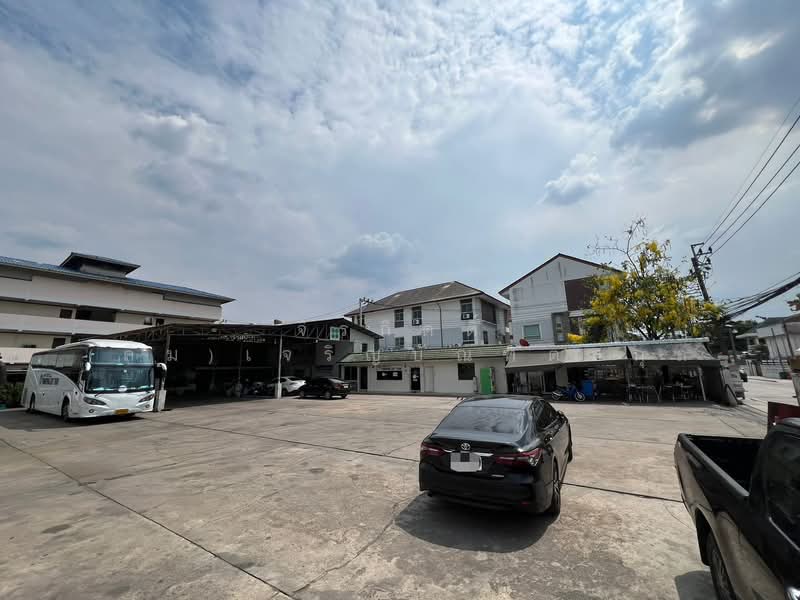 ที่ดิน รามอินทรา 23 แยก 28 แปลงมุม 299 ตรว, Bangkok