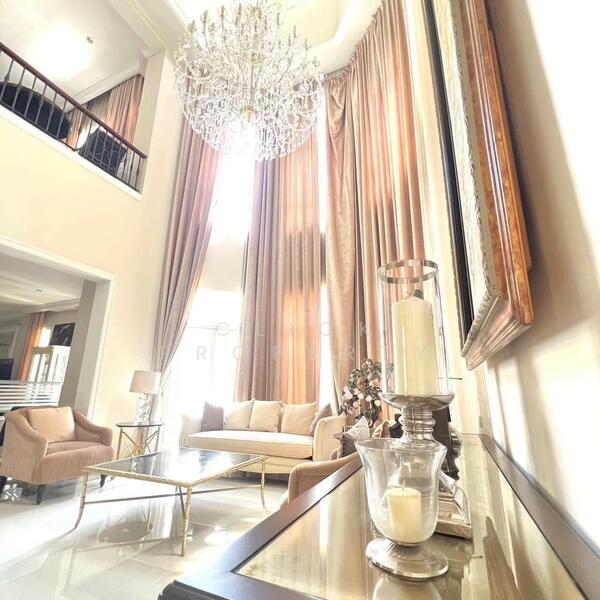 The Royal Residence, Bangkok