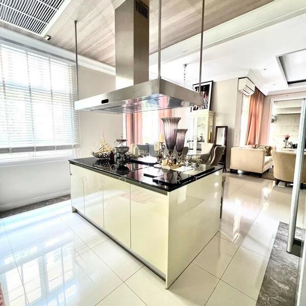 The Royal Residence, Bangkok