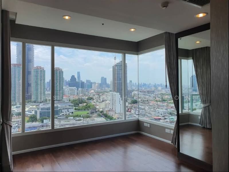 Menam Residences, Bangkok