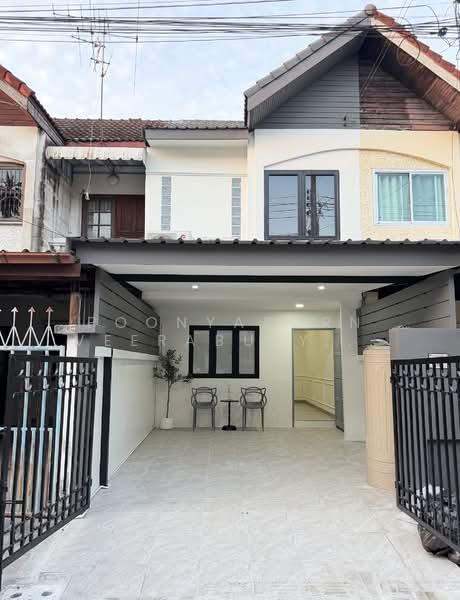 ทาวน์เฮ้าส์ : หมู่บ้านเลิศอุบล โชคชัย 4, Bangkok