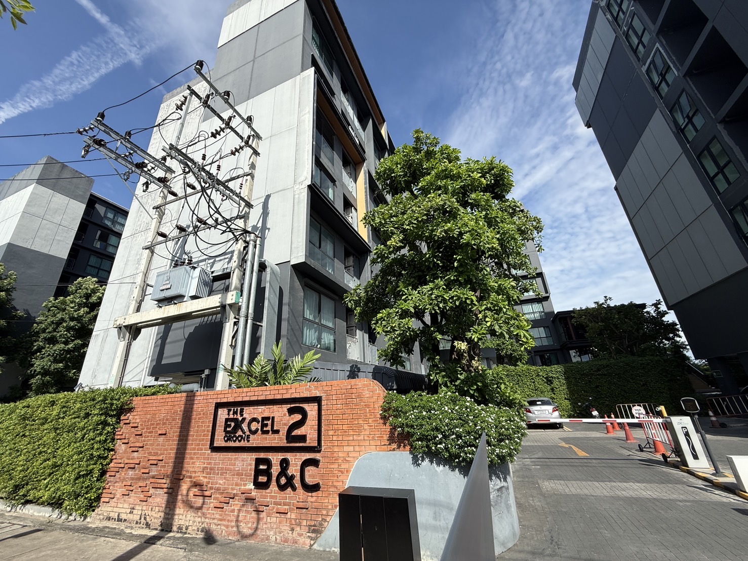 คอนโดมิเนียม โครงการ เดอะ เอกเซล กรูฟ (ลาซาล 52)