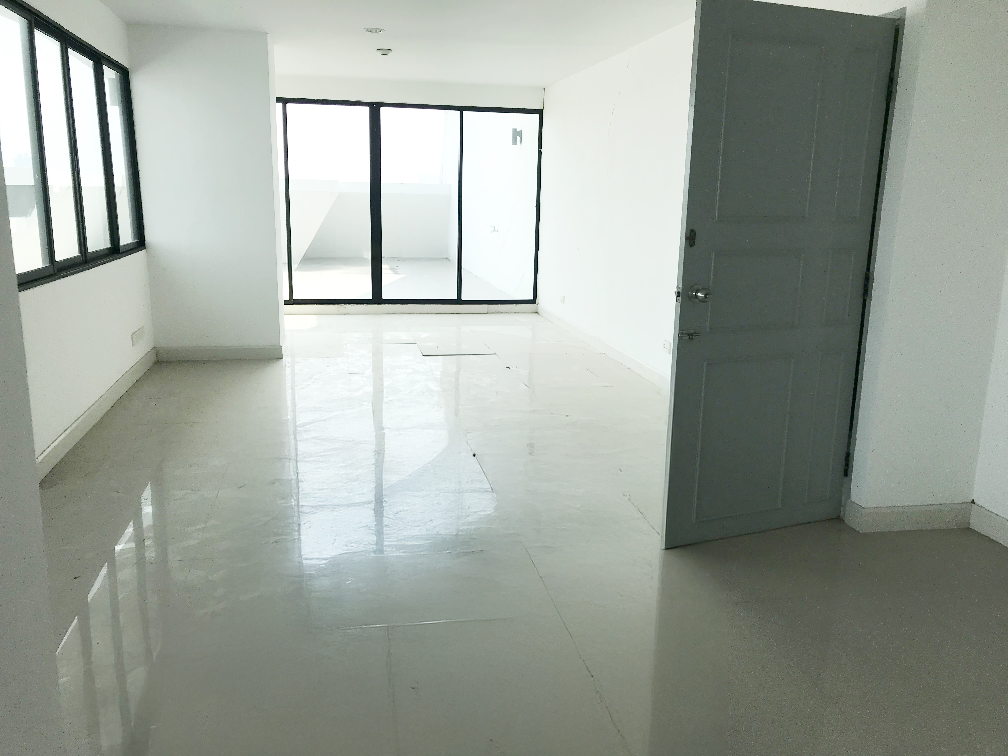Condominium project in Bang Na, The Village.