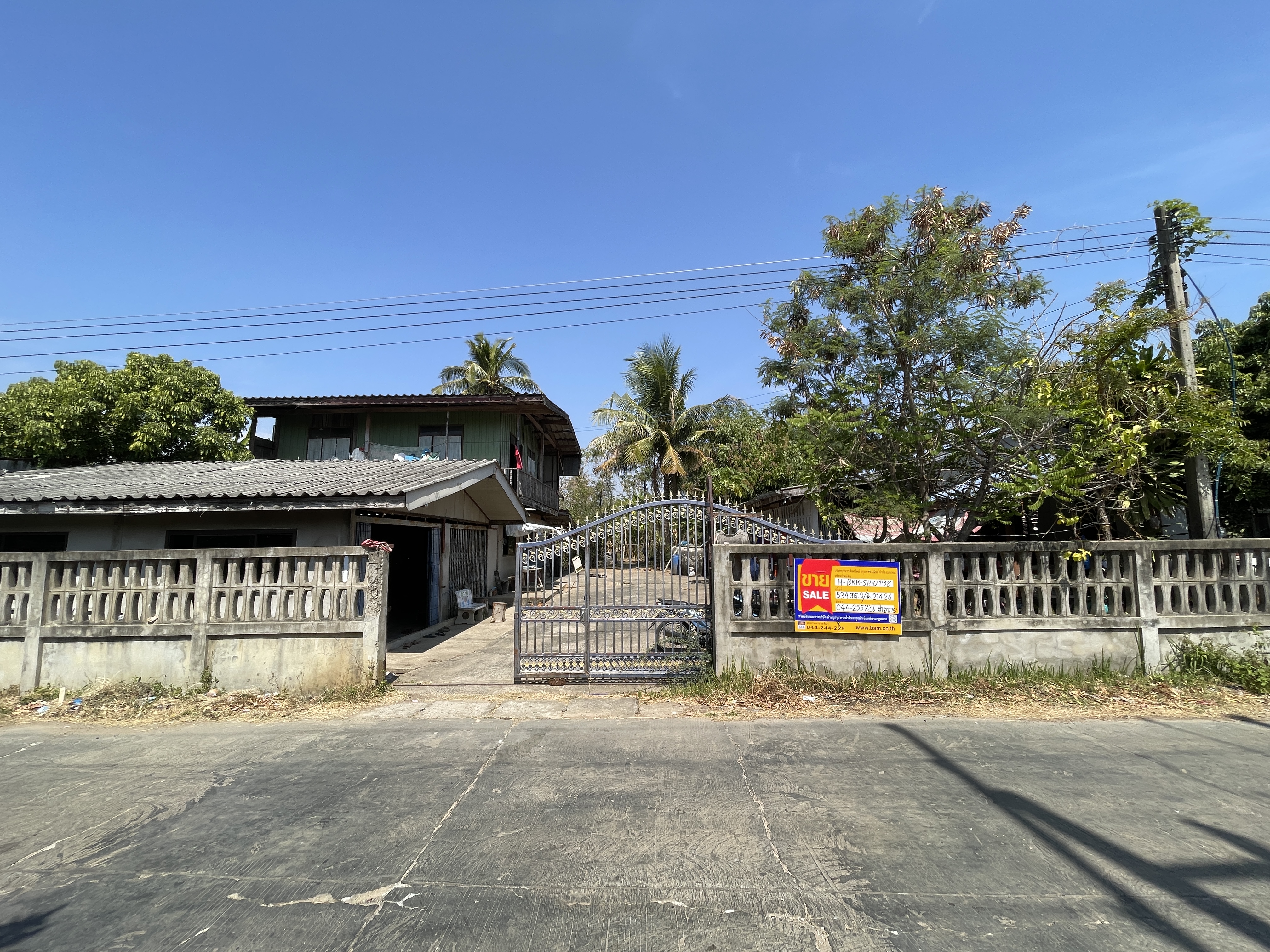 บ้านชั้นเดียวและบ้าน 2 ชั้น ครึ่งตึกครึ่งไม้ บุรีรัมย์