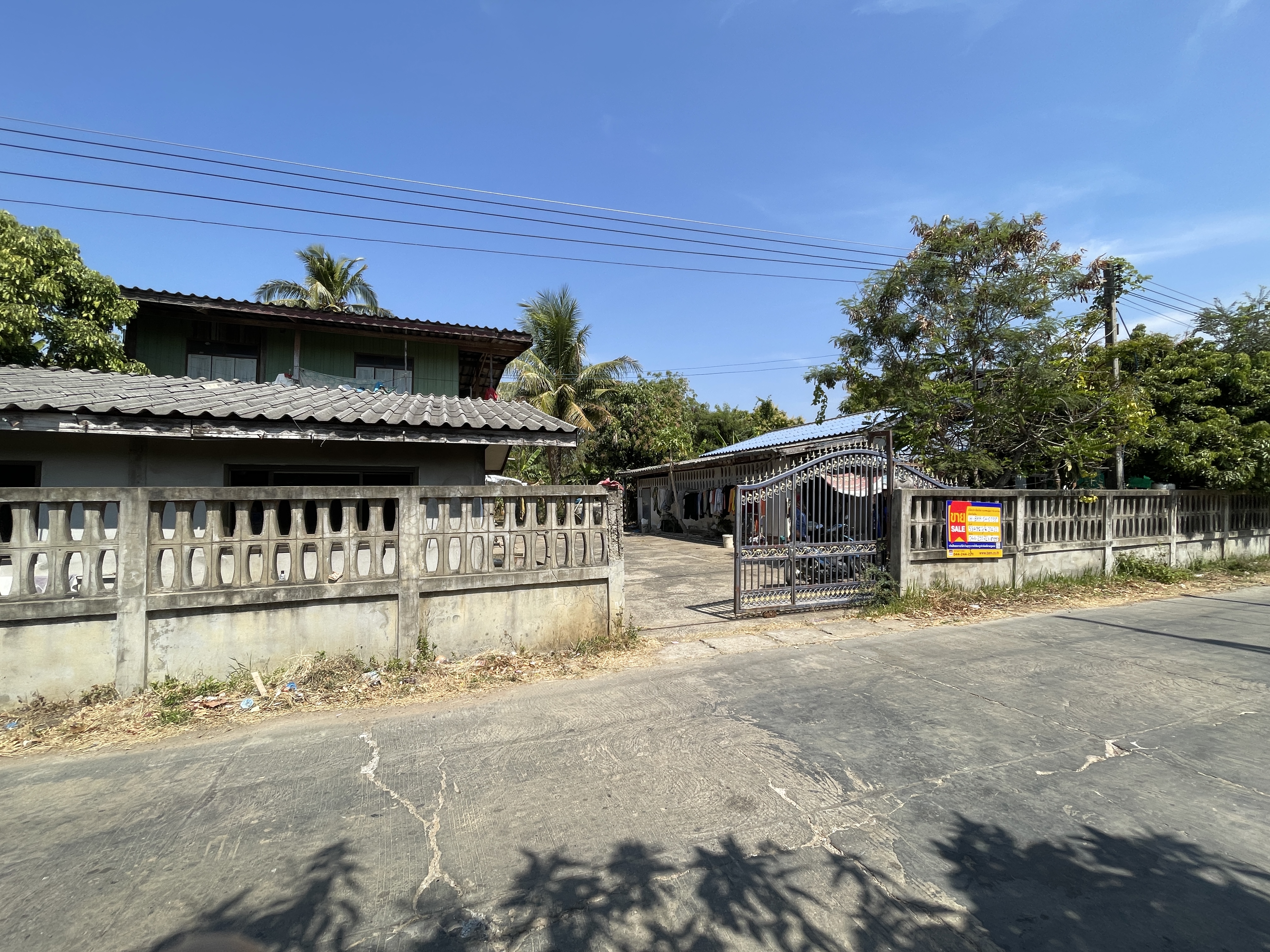 บ้านครึ่งตึกครึ่งไม้ 2 ชั้น และบ้านพักอาศัยชั้นเดียว บุรีรัมย์