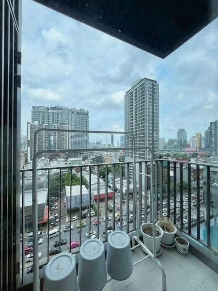 Life Asoke-Rama 9, Bangkok