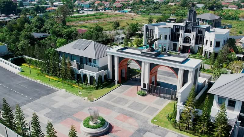 Grand Bangkok Boulevard Chaengwatthana-Ratchaphruek, Nonthaburi