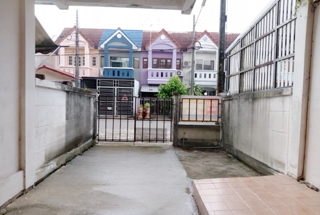 ทาวน์เฮ้าส์ โครงการบ้านนฐดา ธัญบุรี