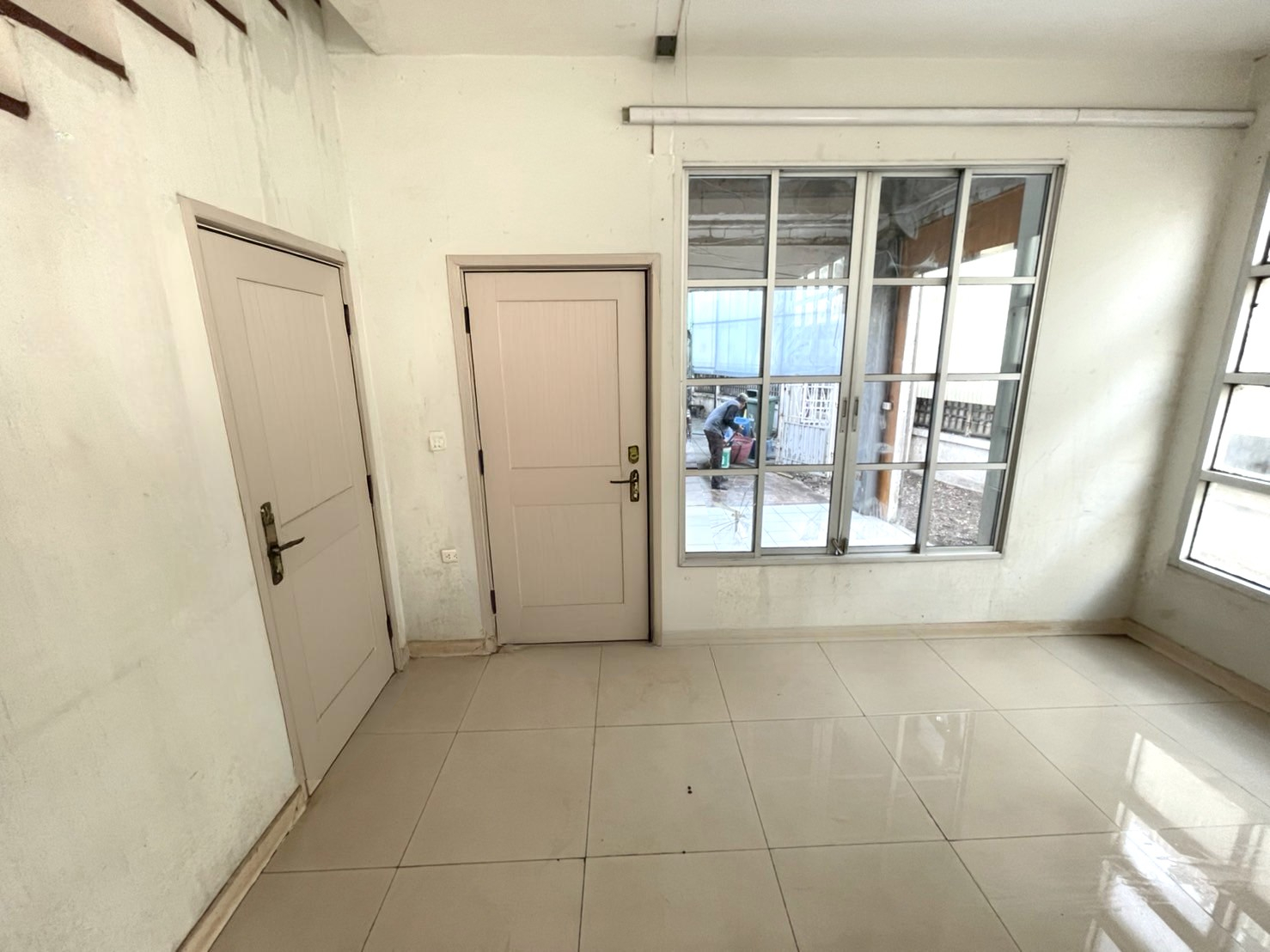 Baan Klang Mueang The Paris Ratchavipha