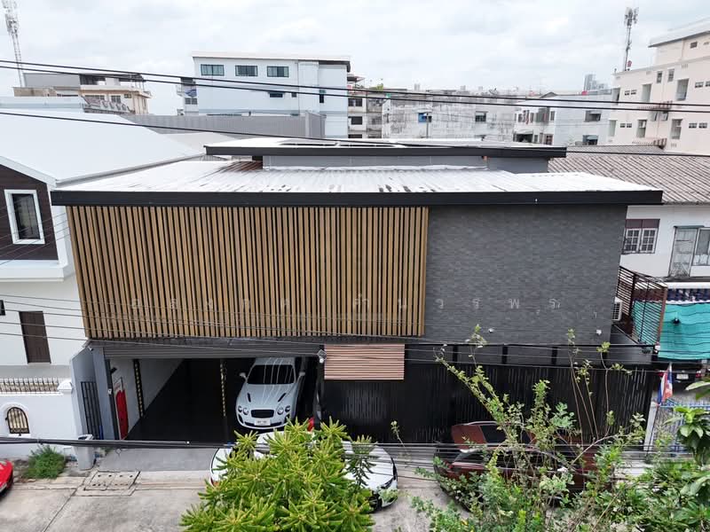 ขายบ้านเดี่ยว Luxury Modern นาคนิวาส–ลาดพร้าว | บ้านสร้างเอง 2 ชั้น 92 ตร.ว. พื้นที่ใช้สอย 500 ตร.ม., Bangkok