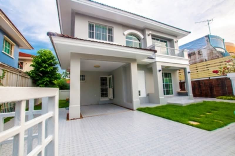 Mantana Phetkasem 81, Bangkok