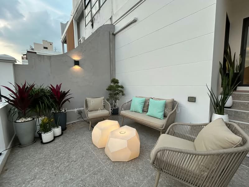 3-BR Townhouse, Bangkok