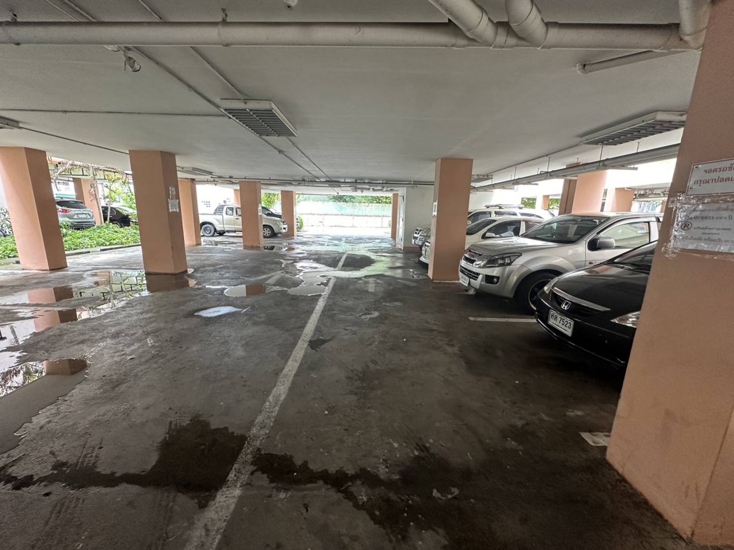 คอนโดมิเนียม โครงการเดอะ บรีส นนทบุรี