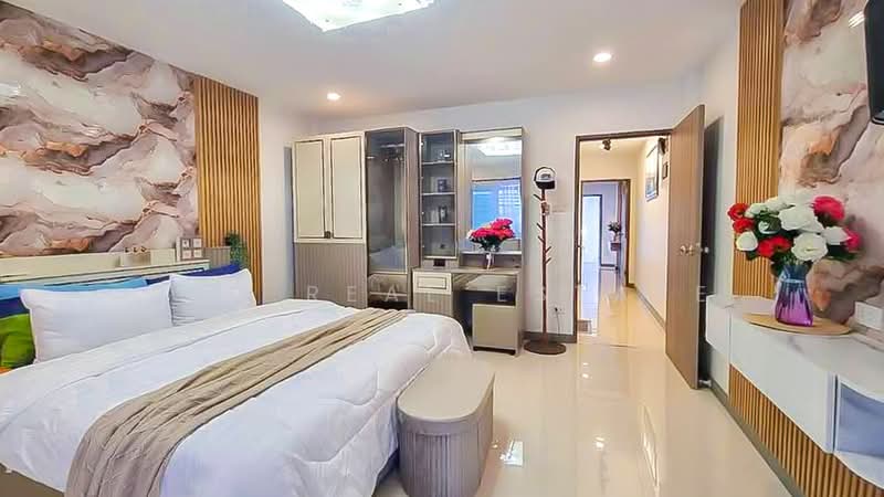 3 Storey Townhouse for Sale South Pattaya City Center, Chon Buri (Pattaya)