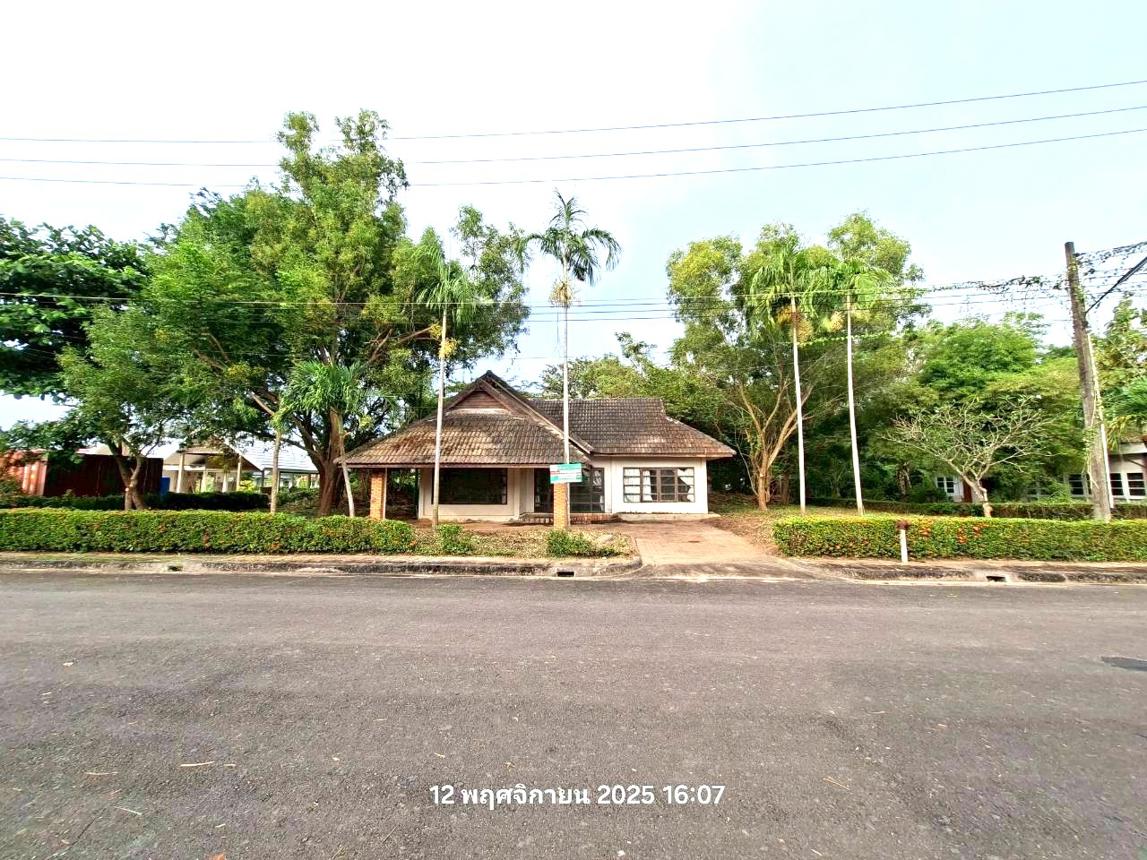 Single House at Rock Garden Beach, Rayong