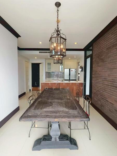 AGUSTON Sukhumvit 22, Bangkok